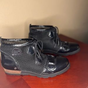 Sorel mesh ankle boots size 8.5